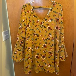Andrée by UNIT size small bell sleeve floral dress